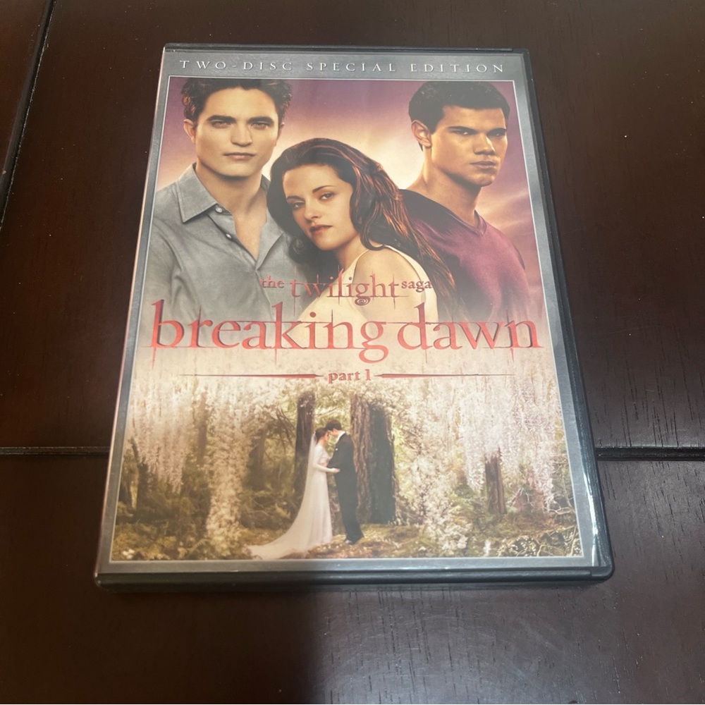 Twilight Saga: Breaking Dawn Part 1 - Two Disc Special Edition DVD